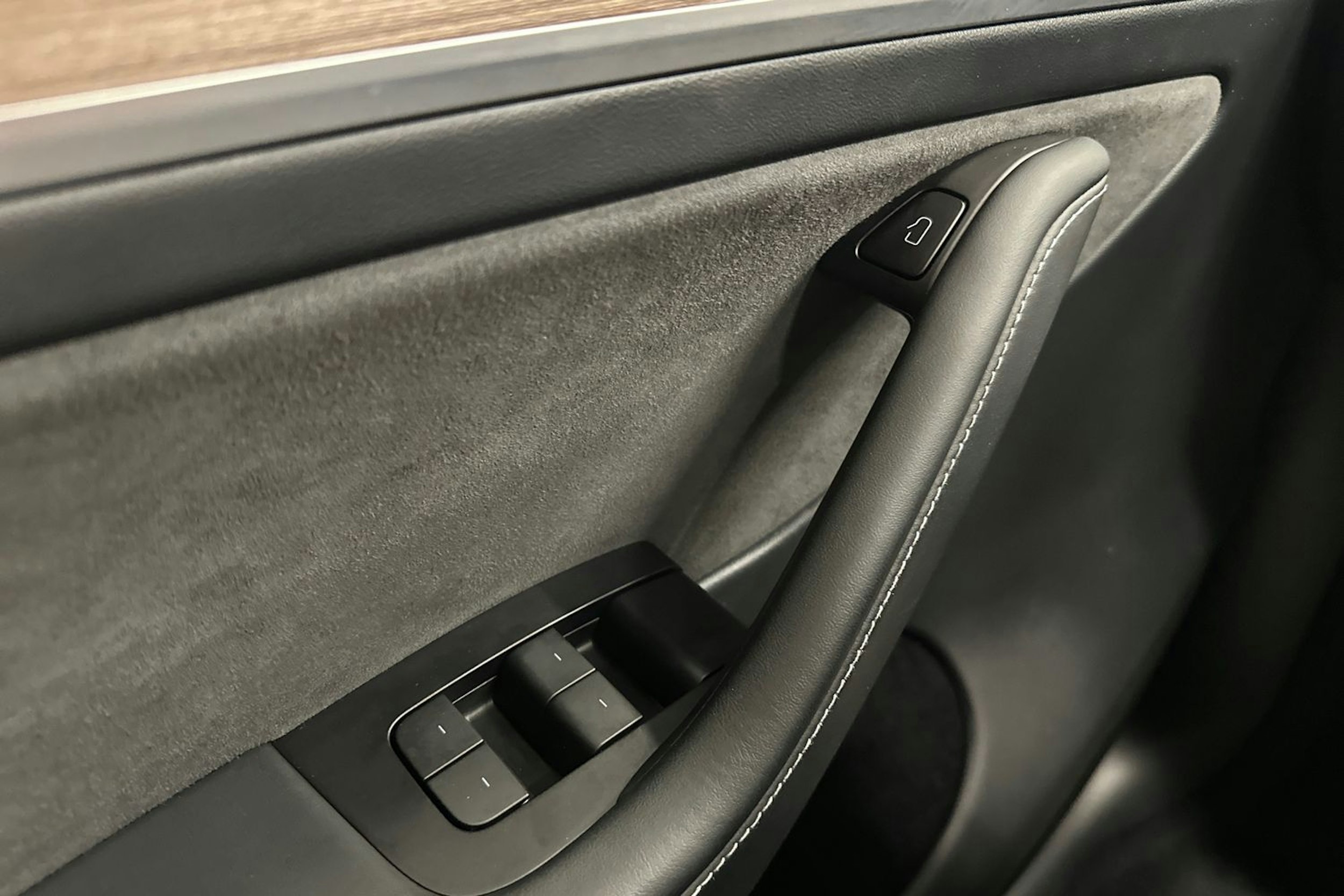 musta Tesla Model Y 2022 kuva 21.