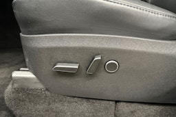musta Tesla Model Y 2022 kuva 23.