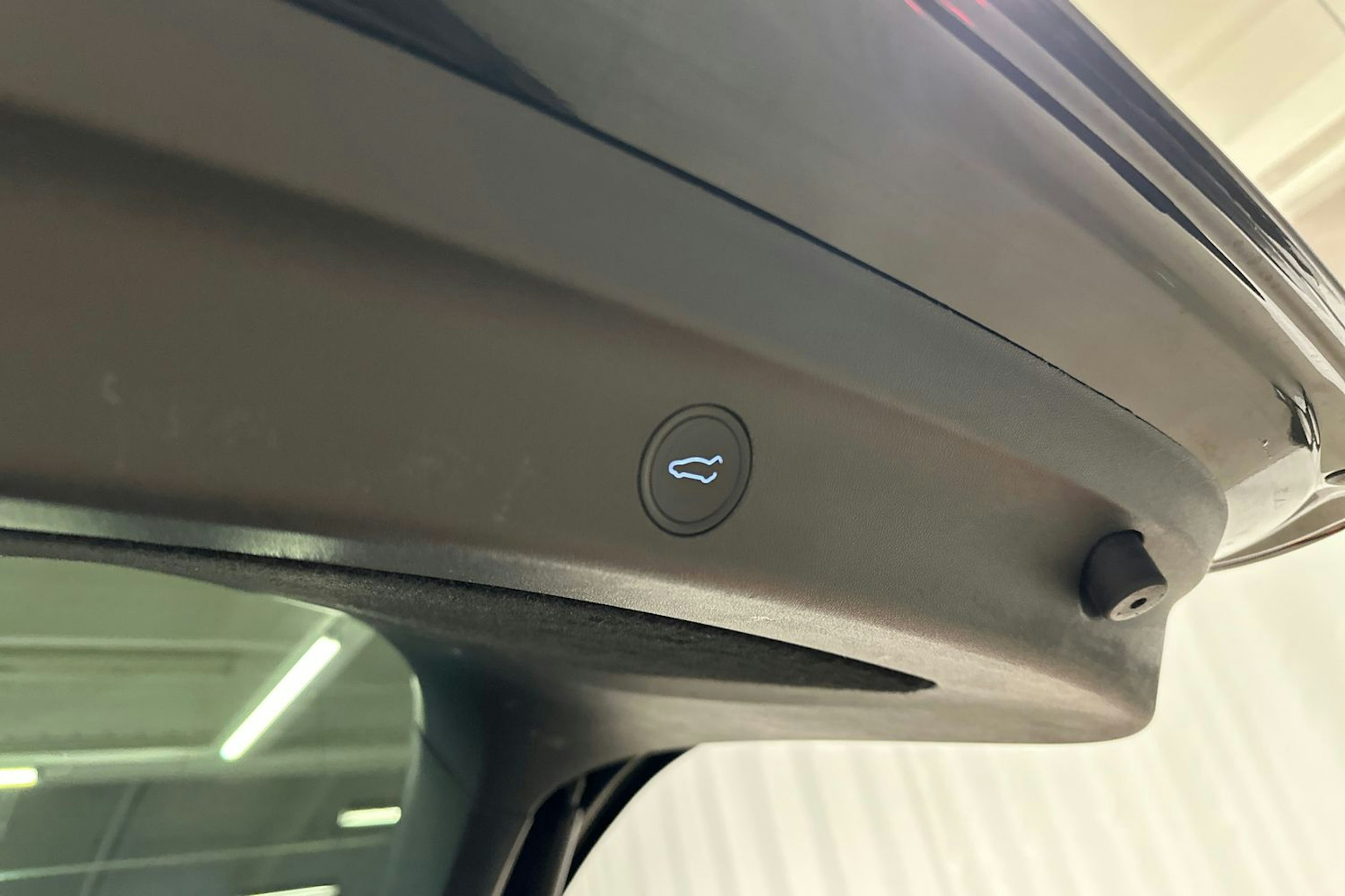 musta Tesla Model Y 2022 kuva 26.