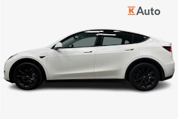valkoinen Tesla Model Y 2022 kuva 6.