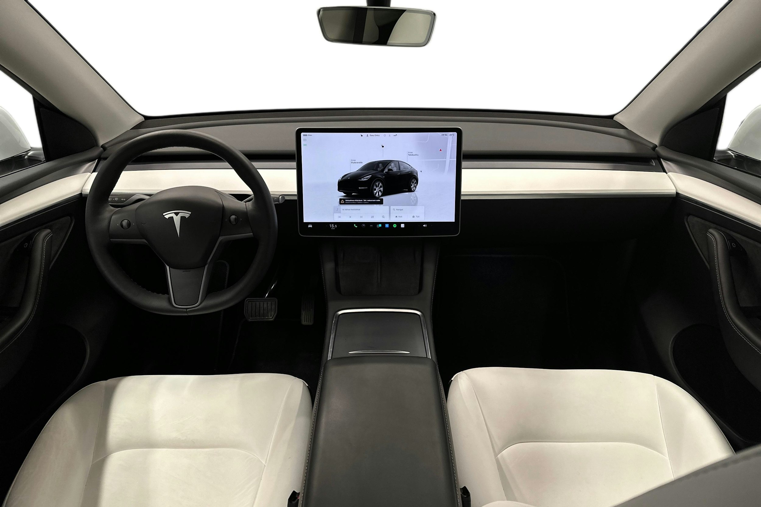 valkoinen Tesla Model Y 2022 kuva 9.