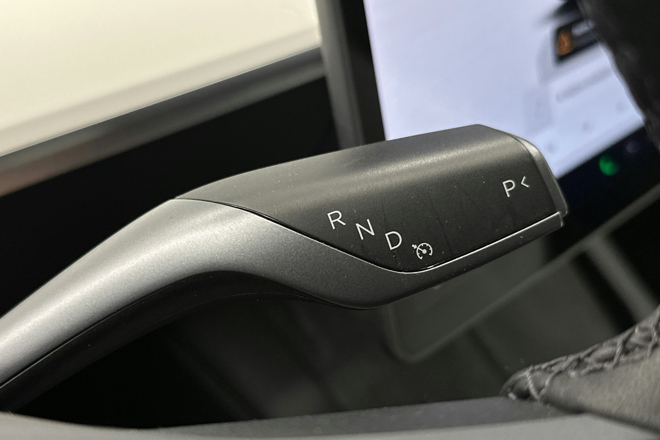valkoinen Tesla Model Y 2022 kuva 20.