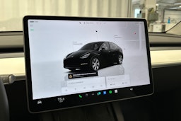 valkoinen Tesla Model Y 2022 kuva 21.