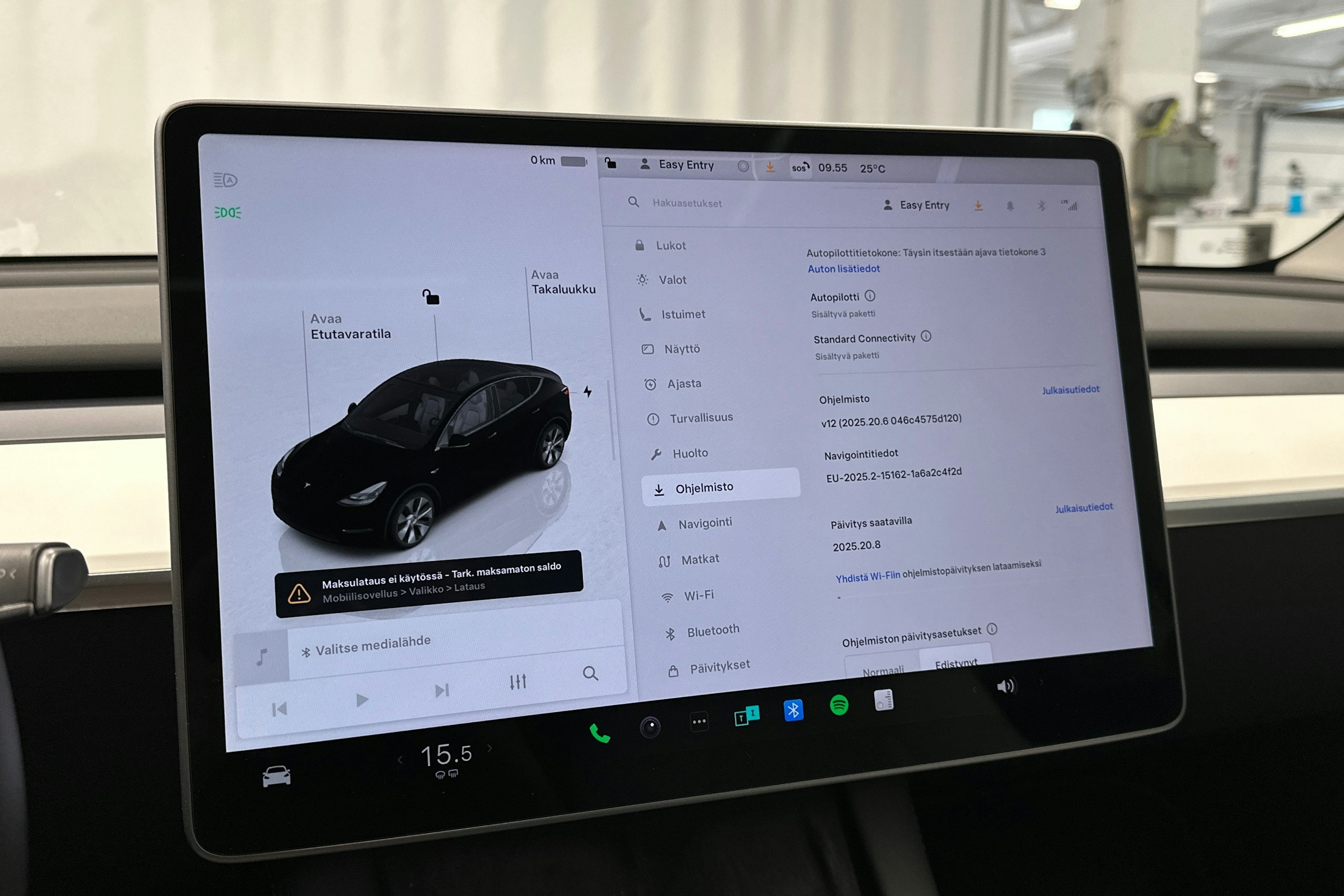 valkoinen Tesla Model Y 2022 kuva 27.