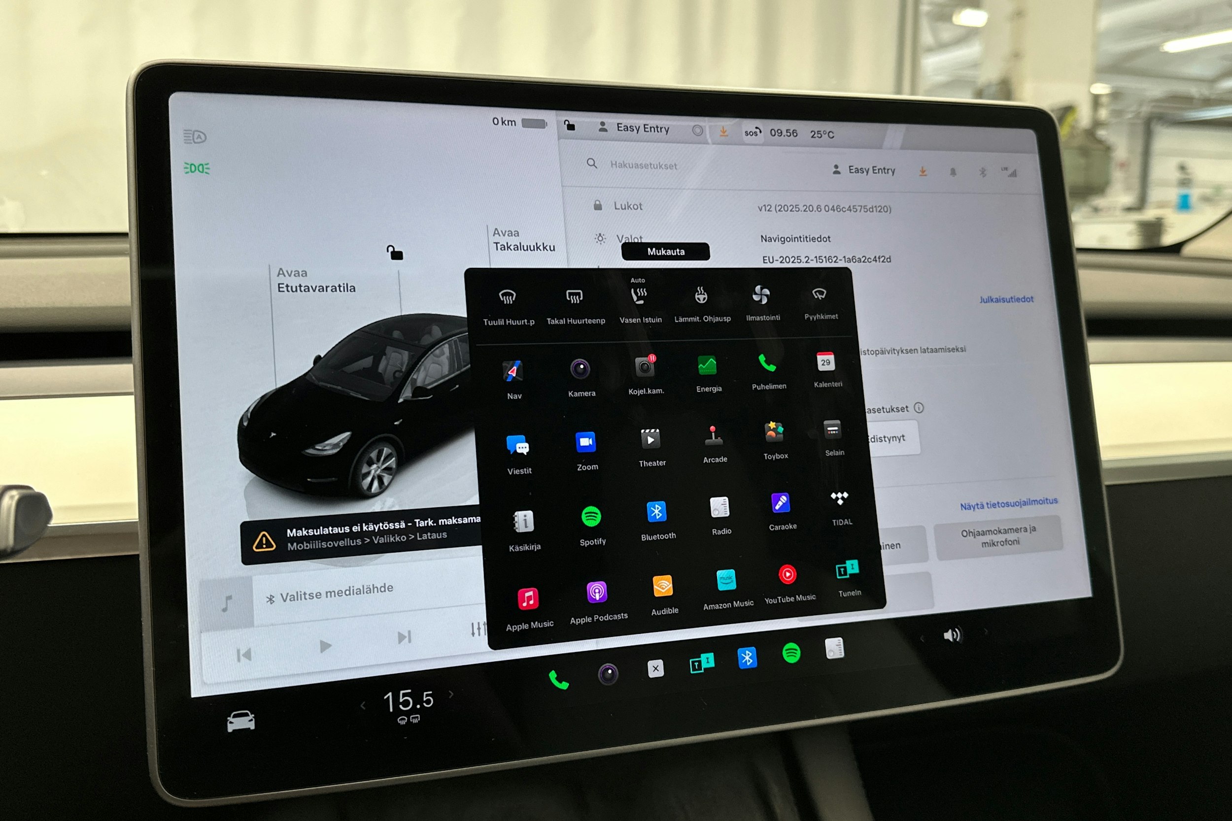 valkoinen Tesla Model Y 2022 kuva 29.