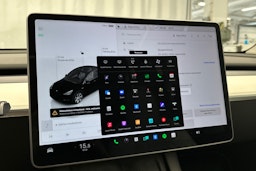 valkoinen Tesla Model Y 2022 kuva 29.