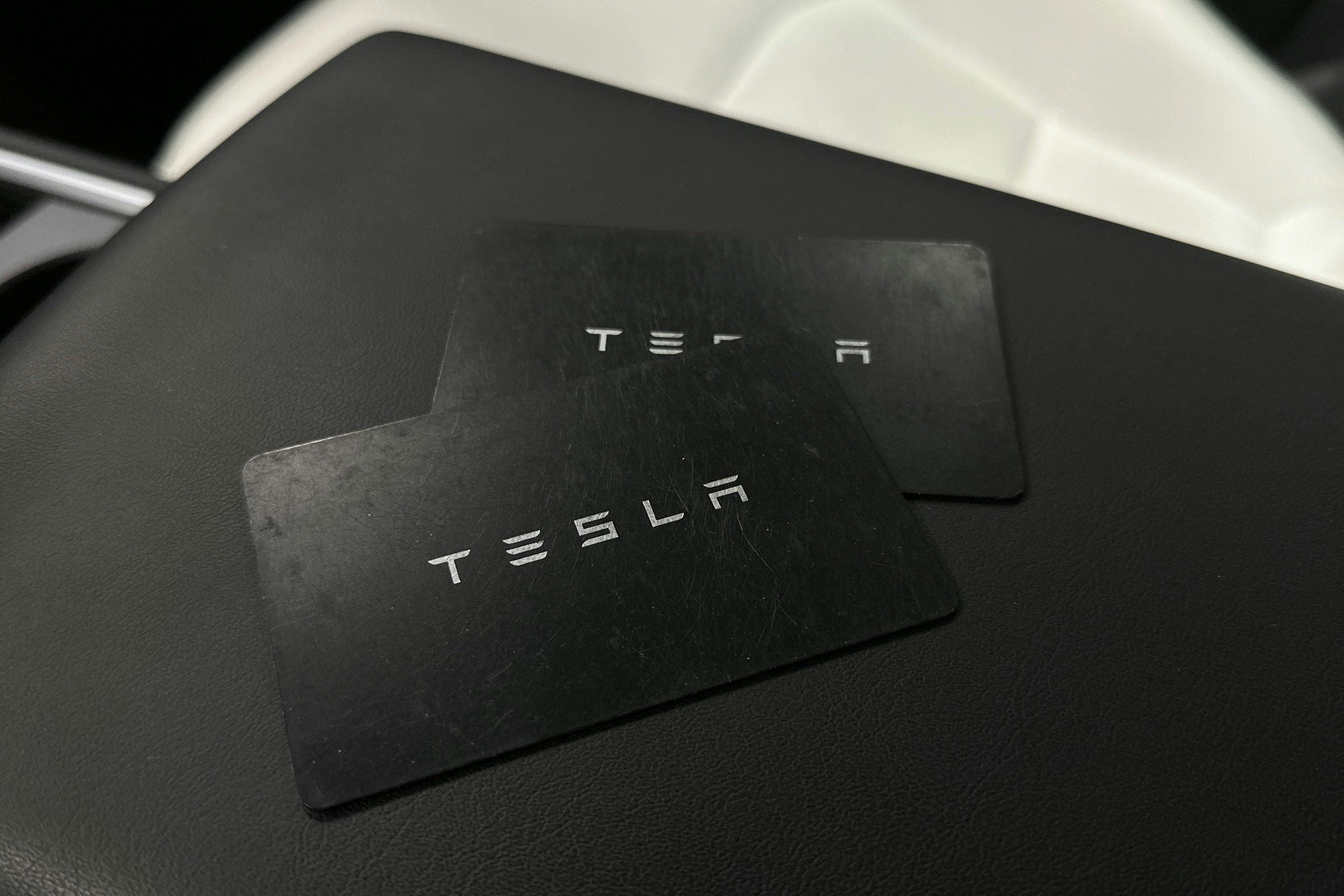 valkoinen Tesla Model Y 2022 kuva 30.