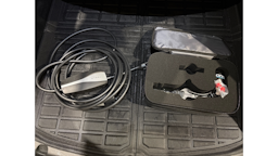 met. musta Tesla Model Y 2023 kuva 7.