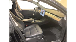 met. musta Tesla Model Y 2023 kuva 6.