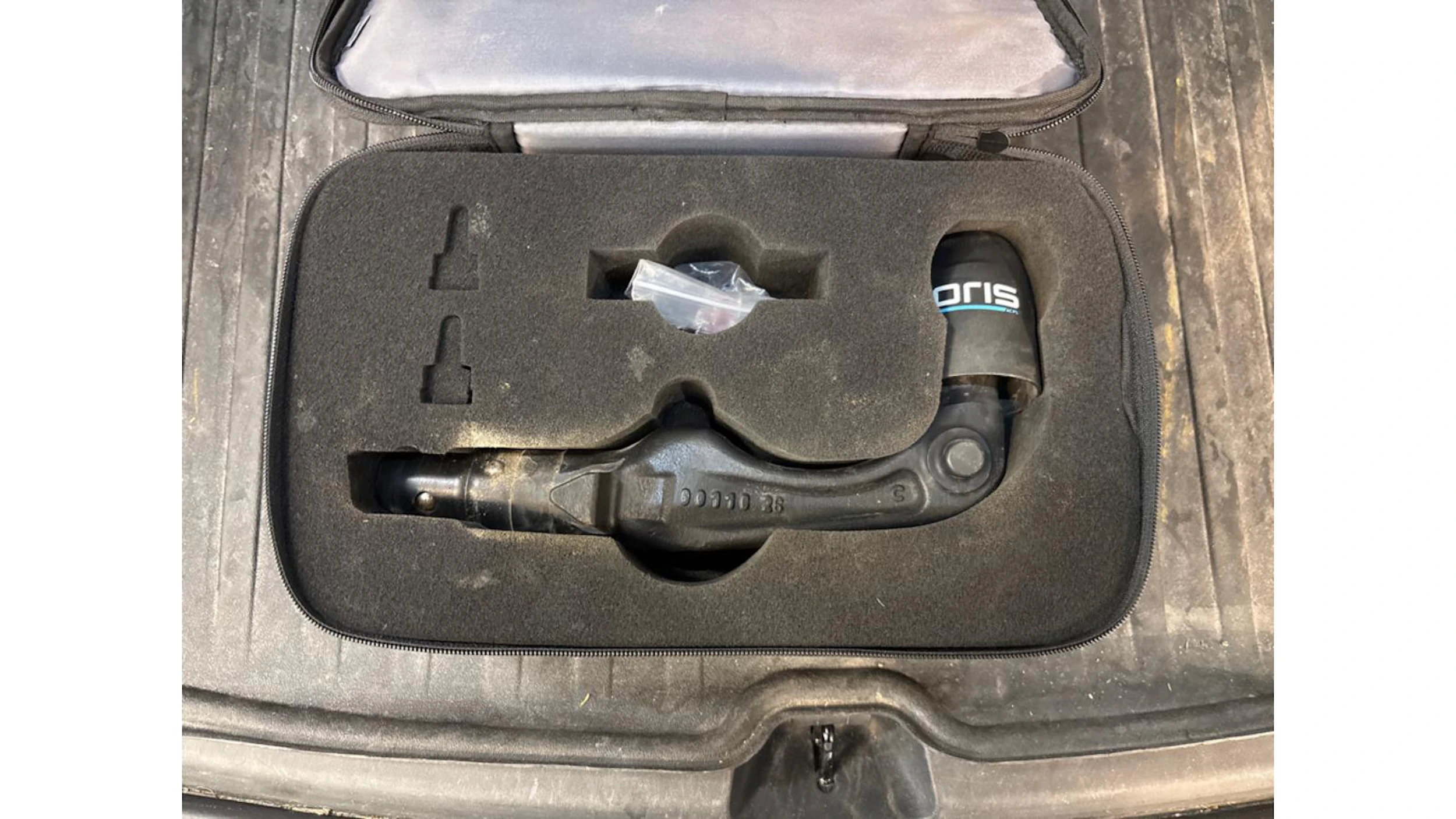 met. musta Tesla Model Y 2023 kuva 7.