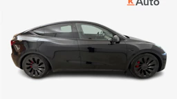 met. musta Tesla Model Y 2023 kuva 4.