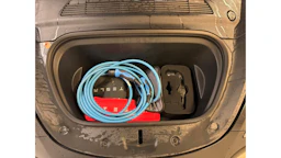 met. musta Tesla Model Y 2023 kuva 7.