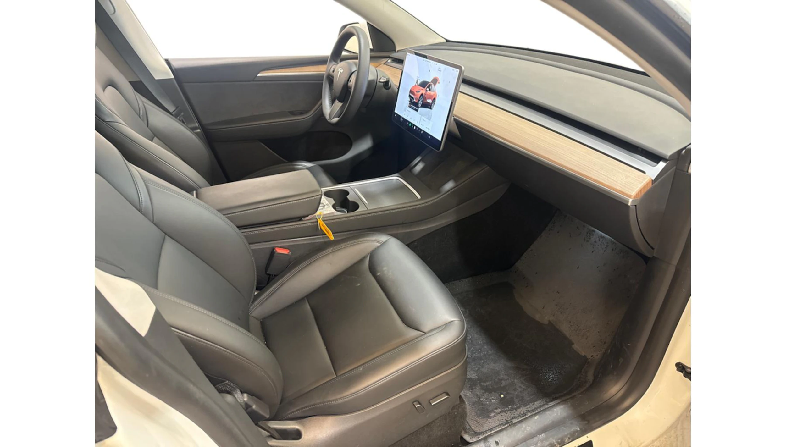 met. valkoinen Tesla Model Y 2023 kuva 4.