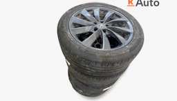 met. valkoinen Tesla Model Y 2023 kuva 6.