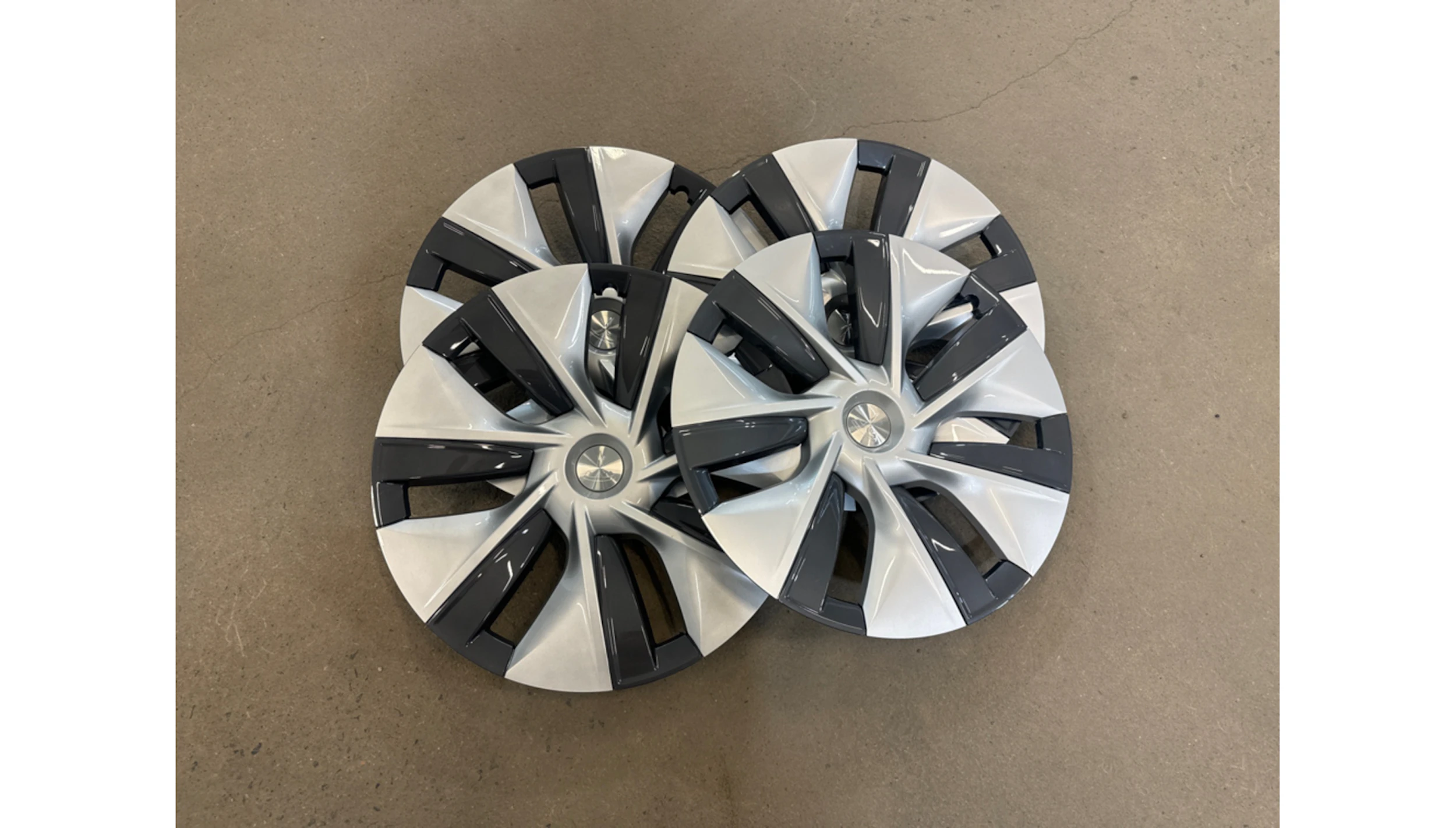 met. valkoinen Tesla Model Y 2023 kuva 8.