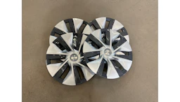 met. valkoinen Tesla Model Y 2023 kuva 8.