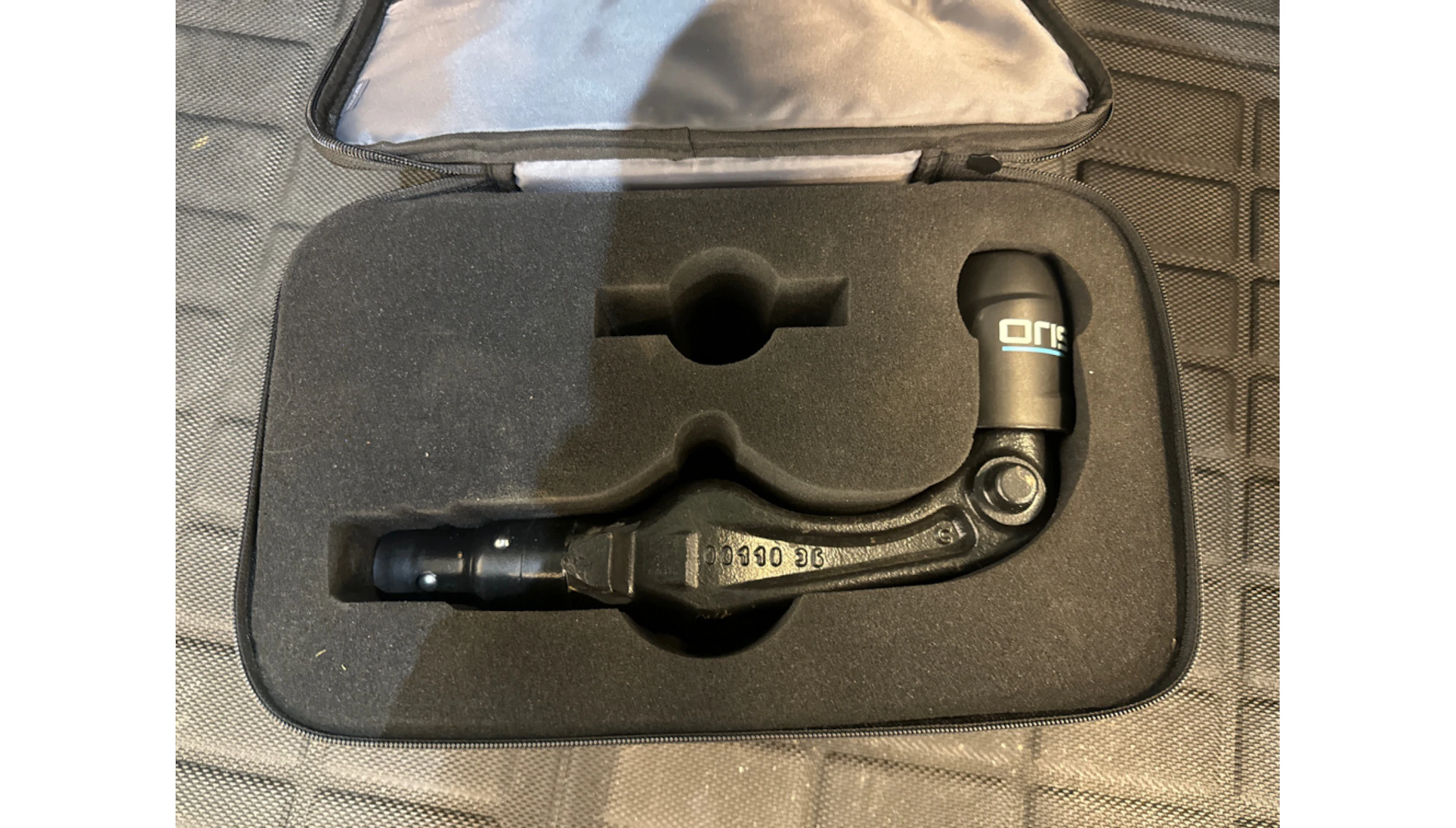 met. valkoinen Tesla Model Y 2023 kuva 9.