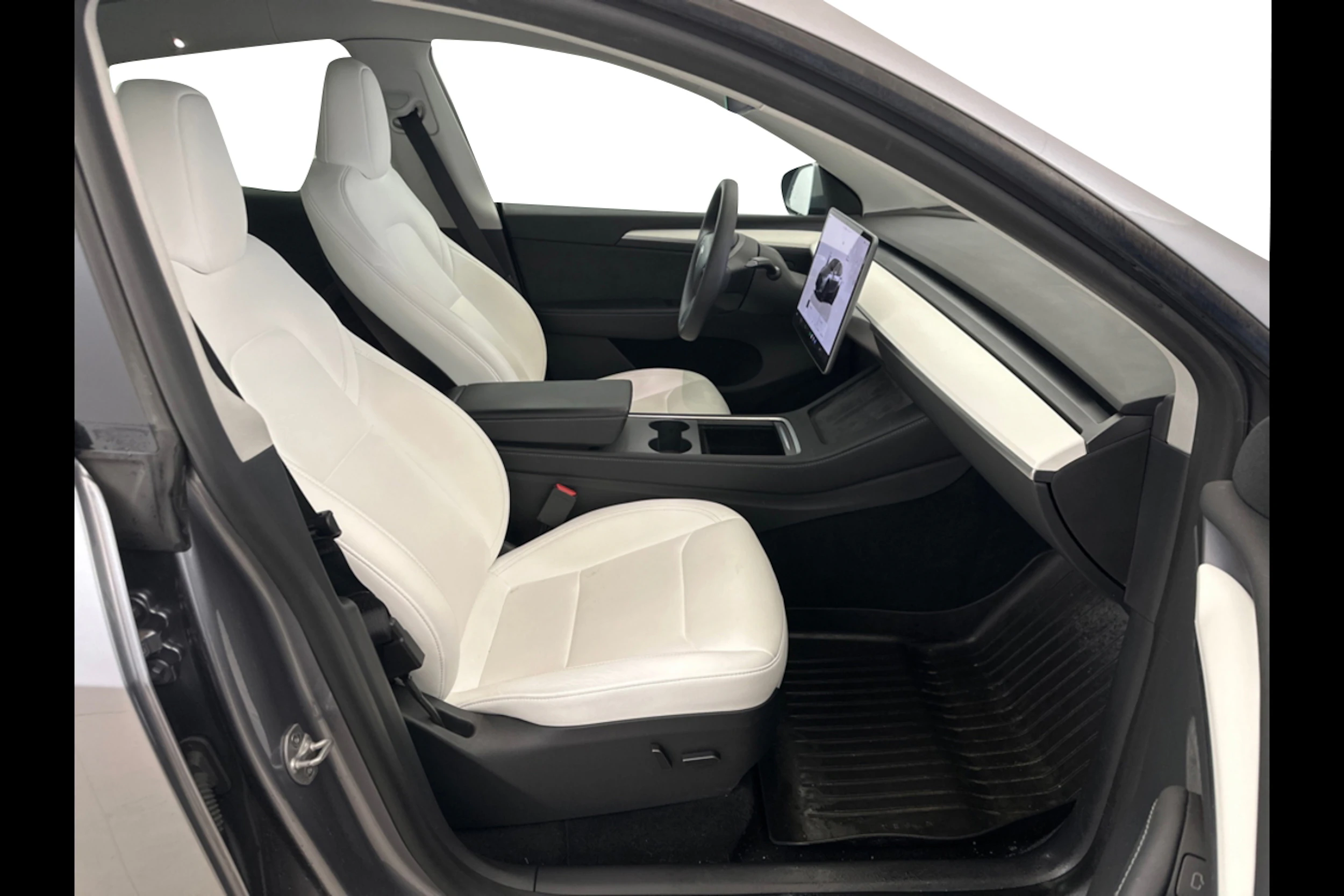 met. hopea Tesla Model Y 2023 kuva 4.