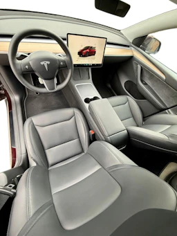 met. punainen Tesla Model Y 2023 kuva 5.