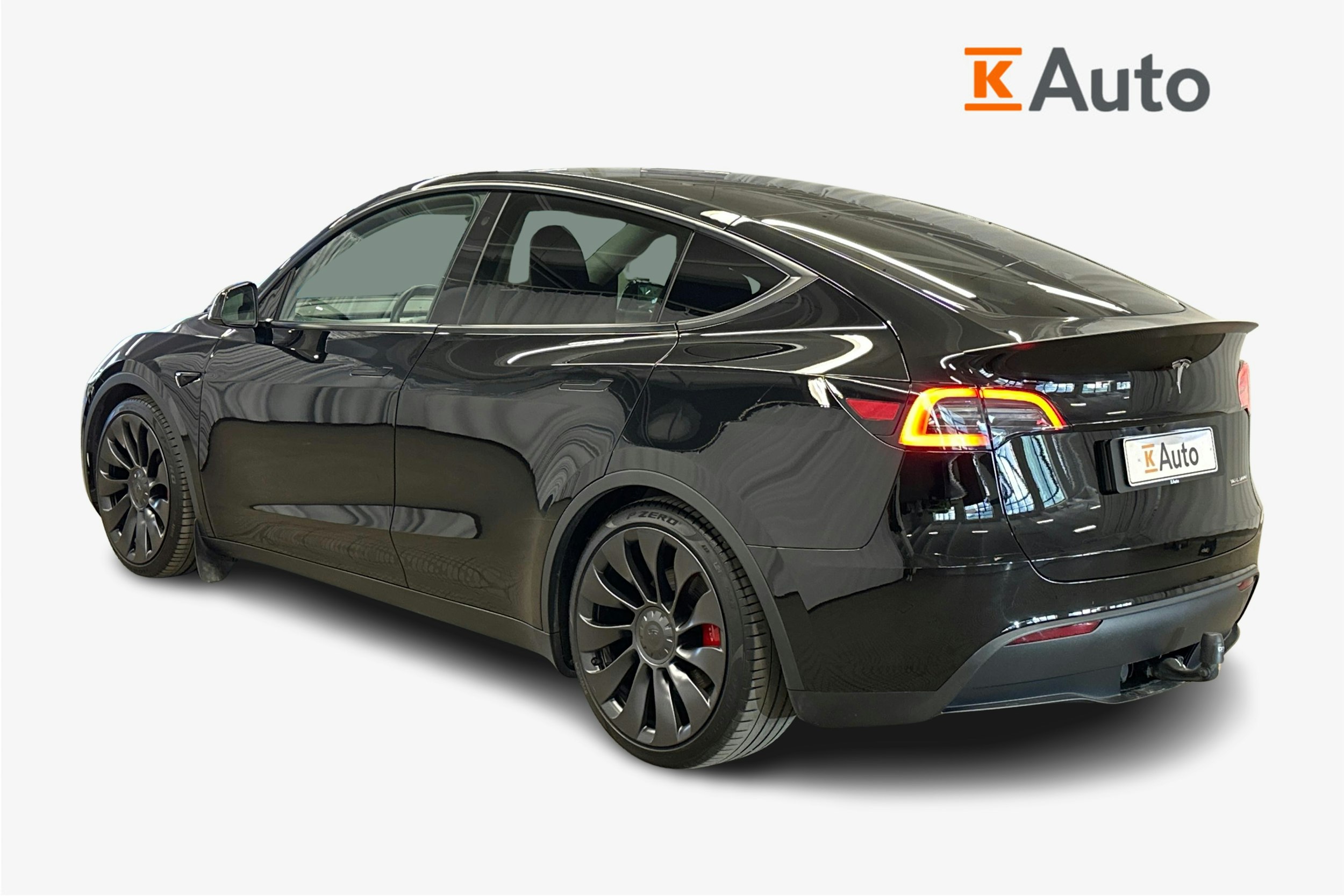 musta Tesla Model Y 2023 kuva 2.