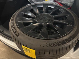 Tesla Model Y 2023 kuva 2.