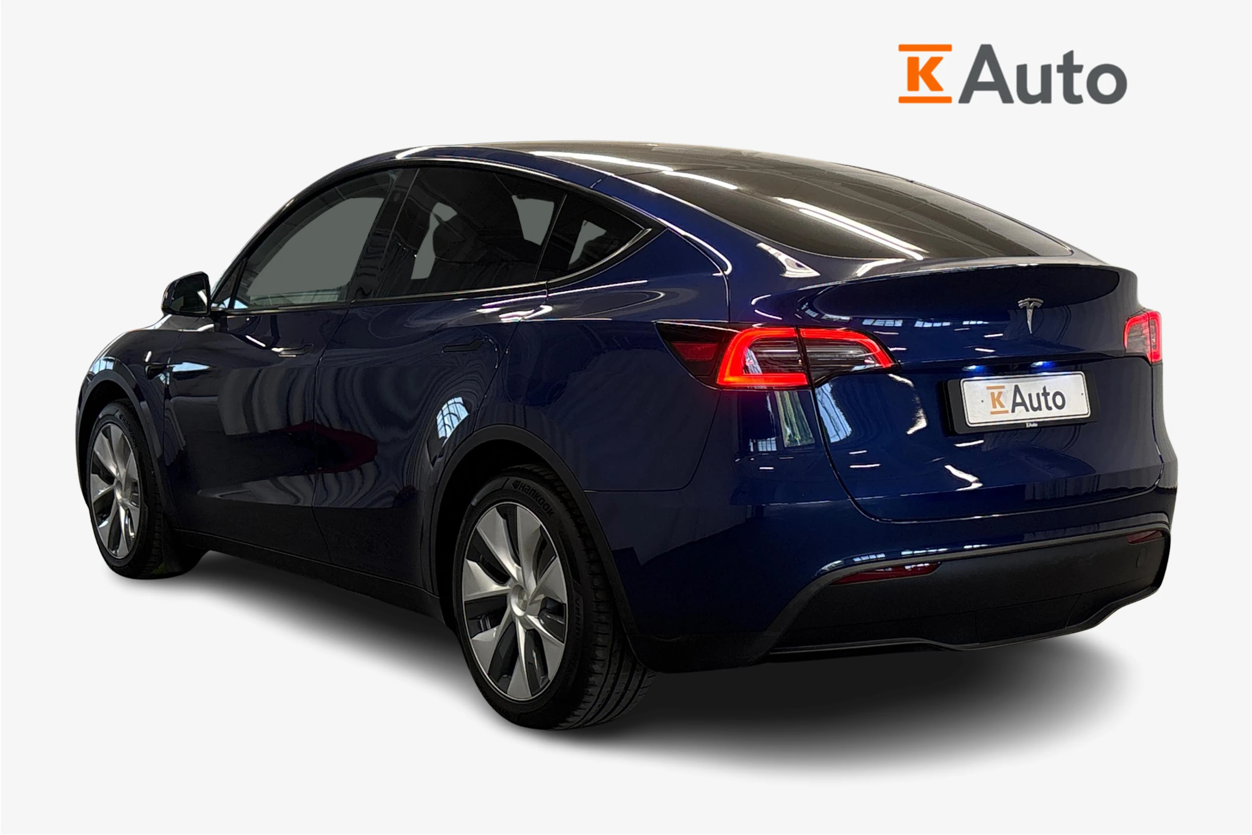 sininen Tesla Model Y 2023 kuva 2.