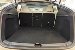 Valkoinen Tesla Model Y 2023 kuva 12.