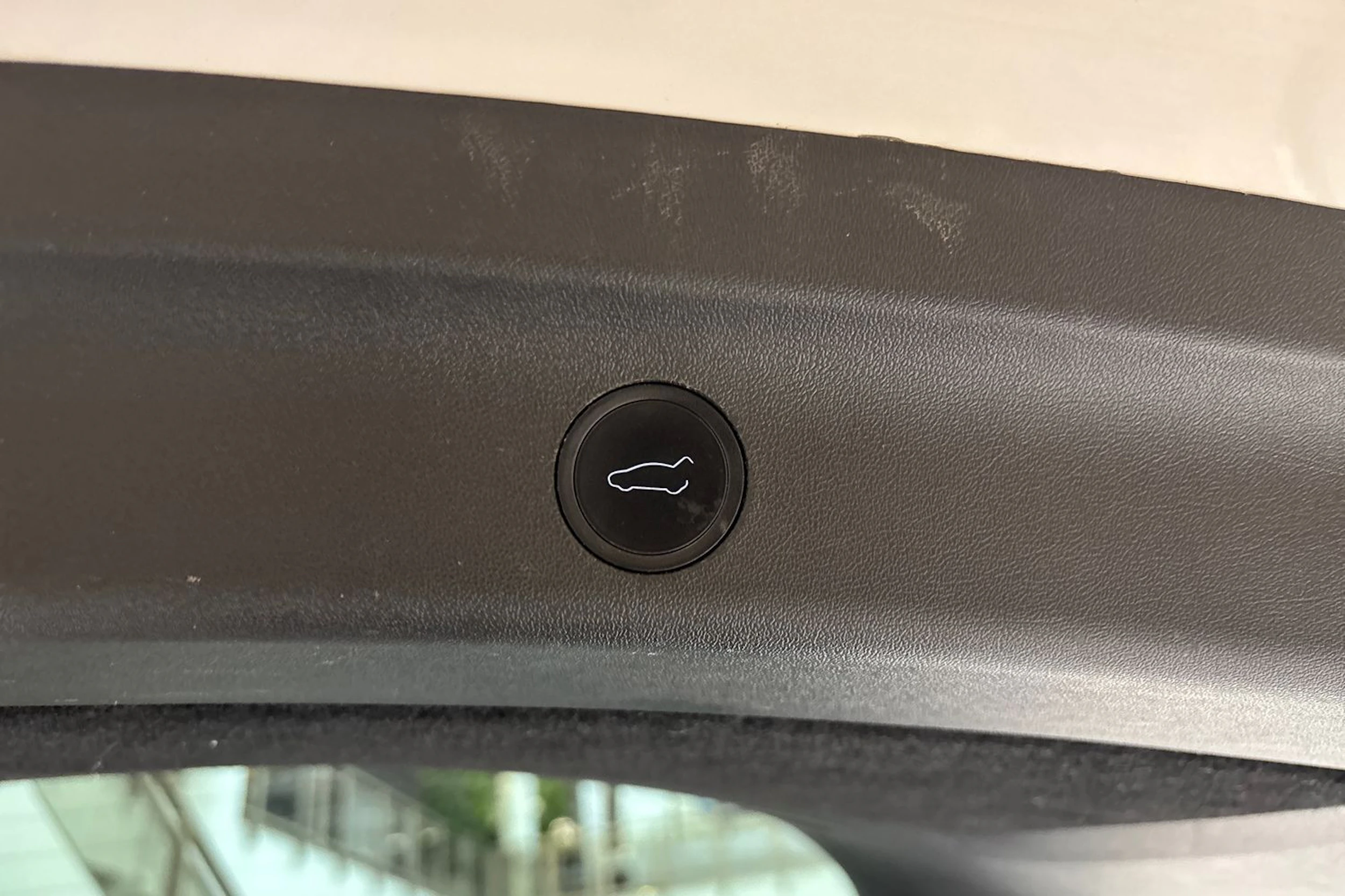 Valkoinen Tesla Model Y 2023 kuva 14.