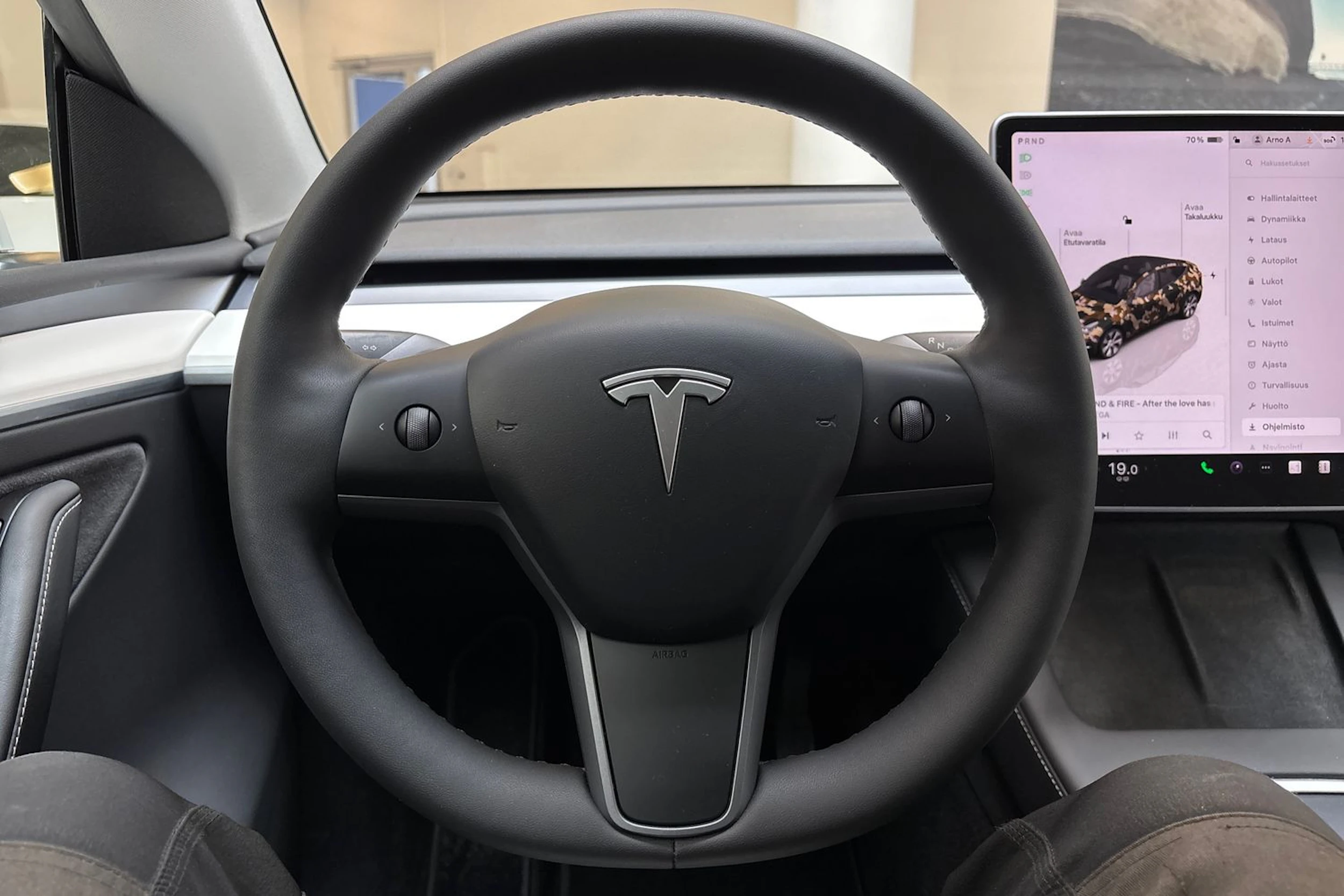 Valkoinen Tesla Model Y 2023 kuva 20.