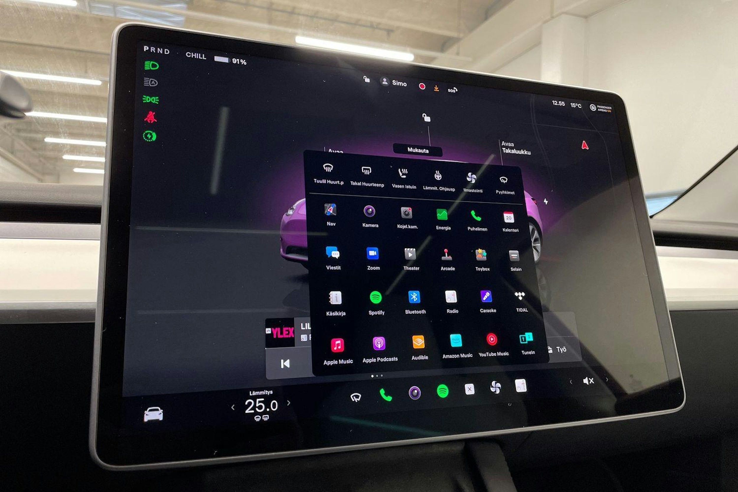 valkoinen Tesla Model Y 2023 kuva 14.