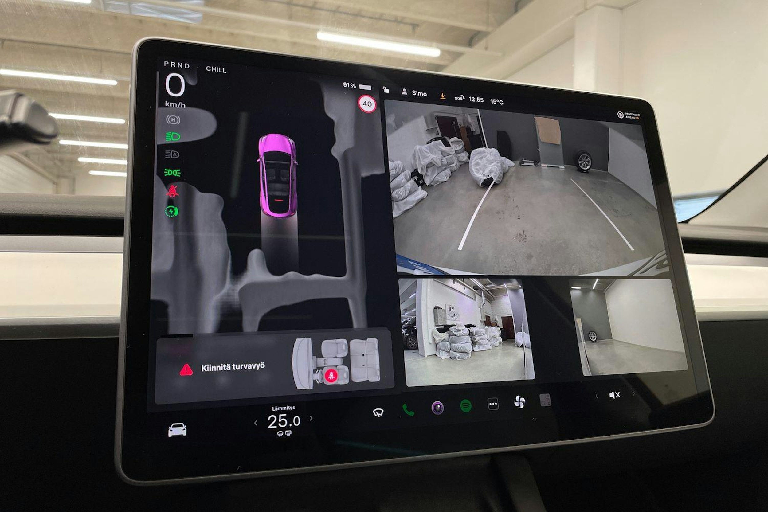 valkoinen Tesla Model Y 2023 kuva 15.