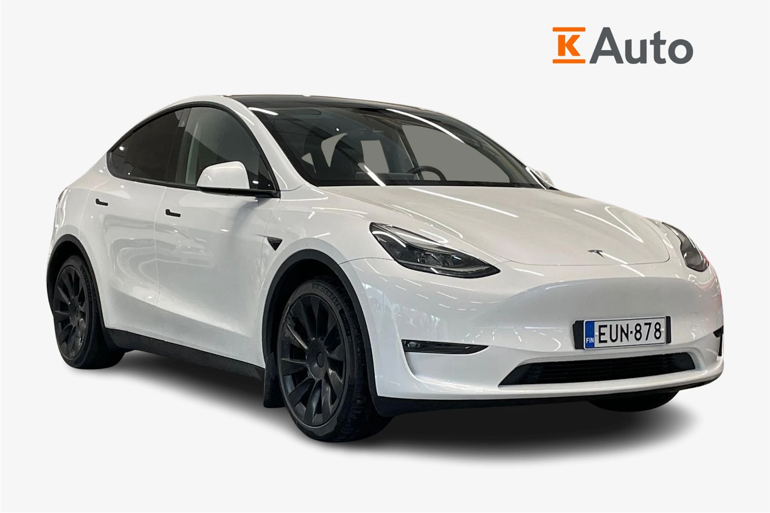 valkoinen Tesla Model Y 2023 kuva 1.