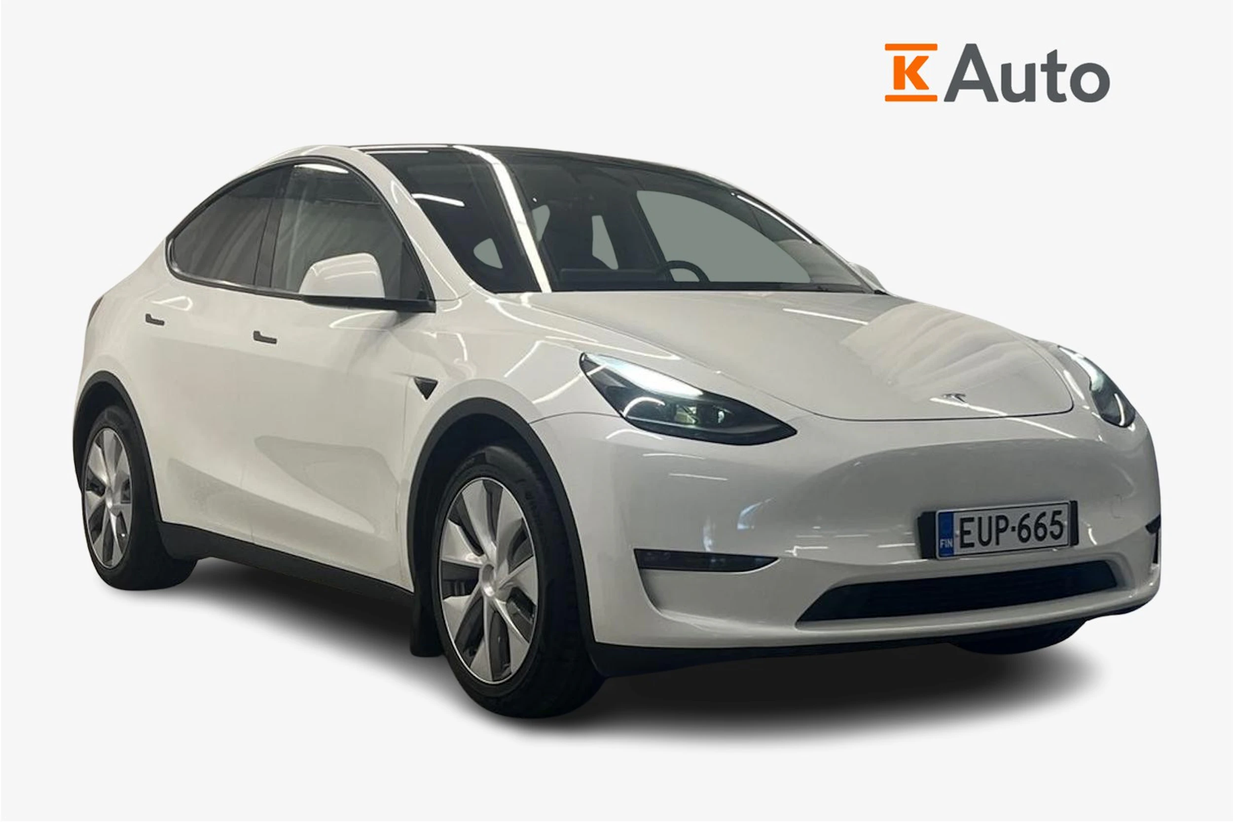 valkoinen Tesla Model Y 2023 kuva 1.