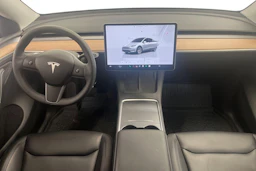 valkoinen Tesla Model Y 2023 kuva 7.