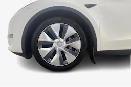 valkoinen Tesla Model Y 2023 kuva 9.