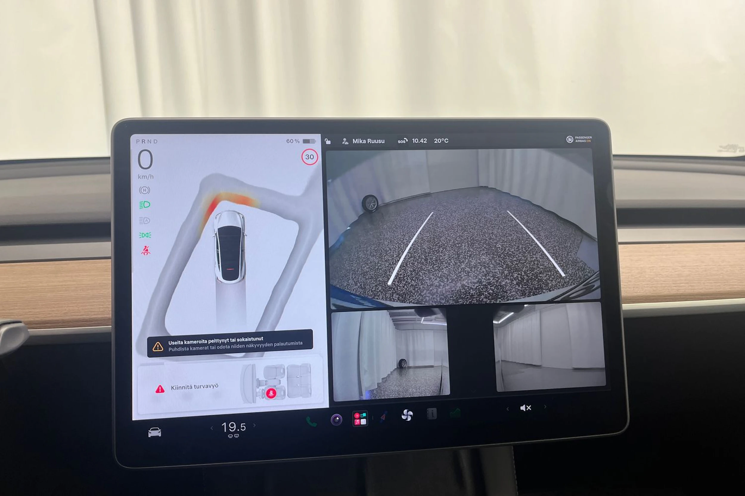 valkoinen Tesla Model Y 2023 kuva 19.