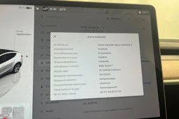 valkoinen Tesla Model Y 2023 kuva 23.