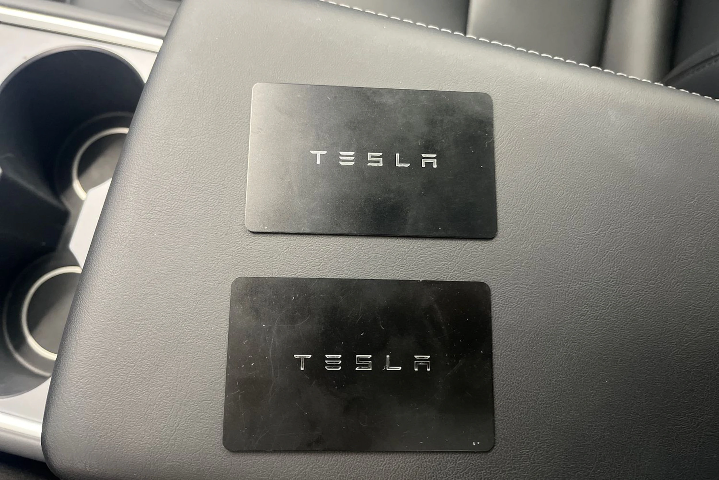 valkoinen Tesla Model Y 2023 kuva 27.