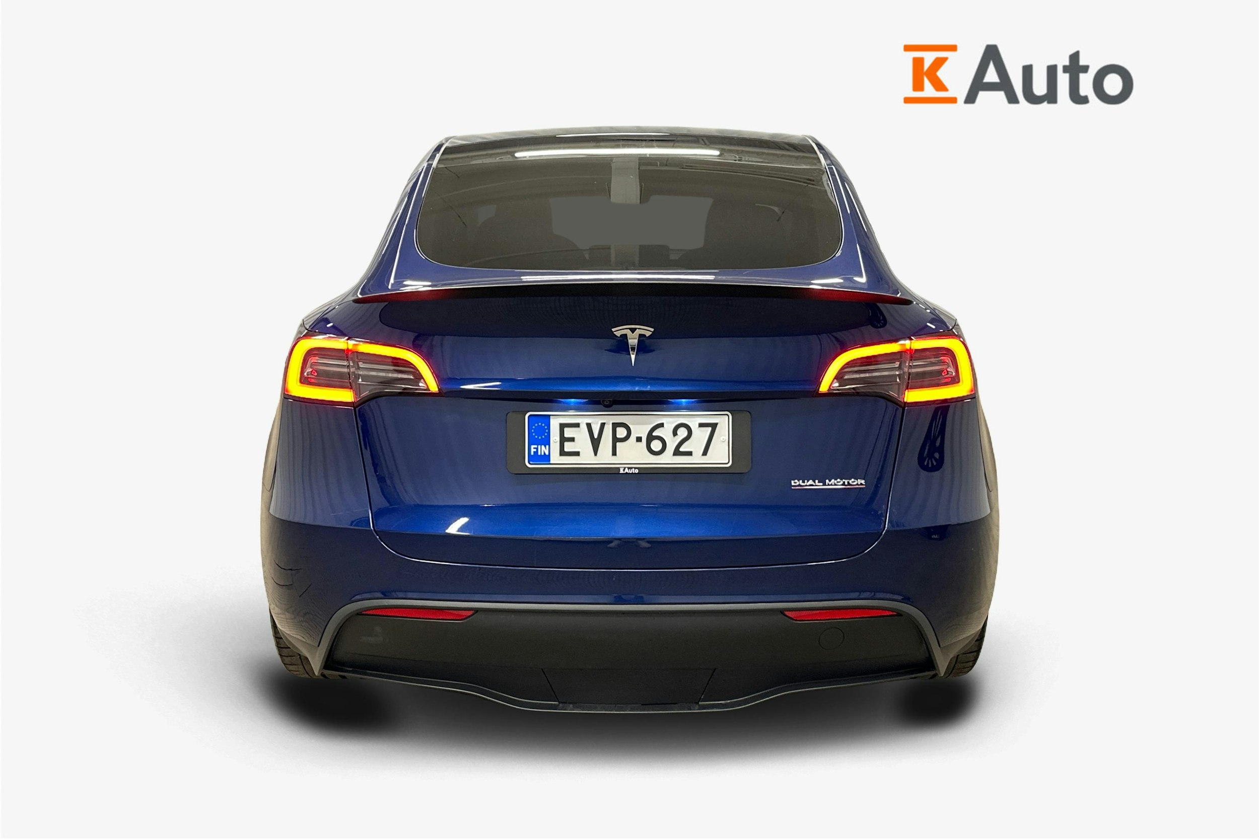 sininen Tesla Model Y 2023 kuva 3.