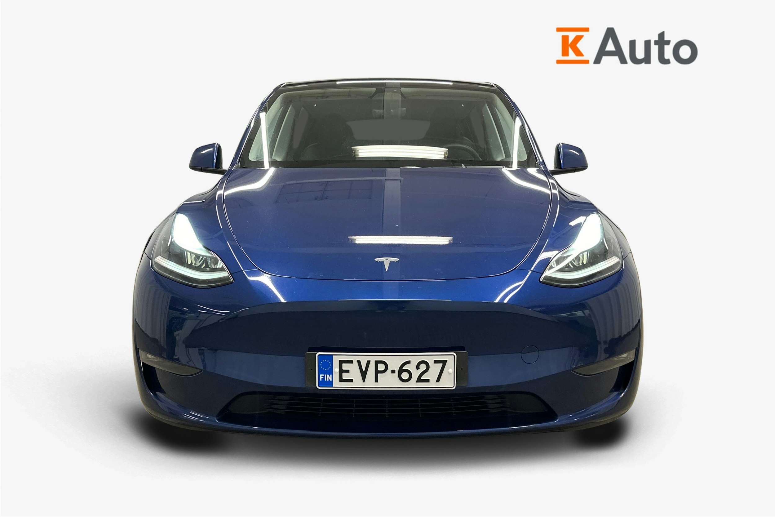 sininen Tesla Model Y 2023 kuva 5.