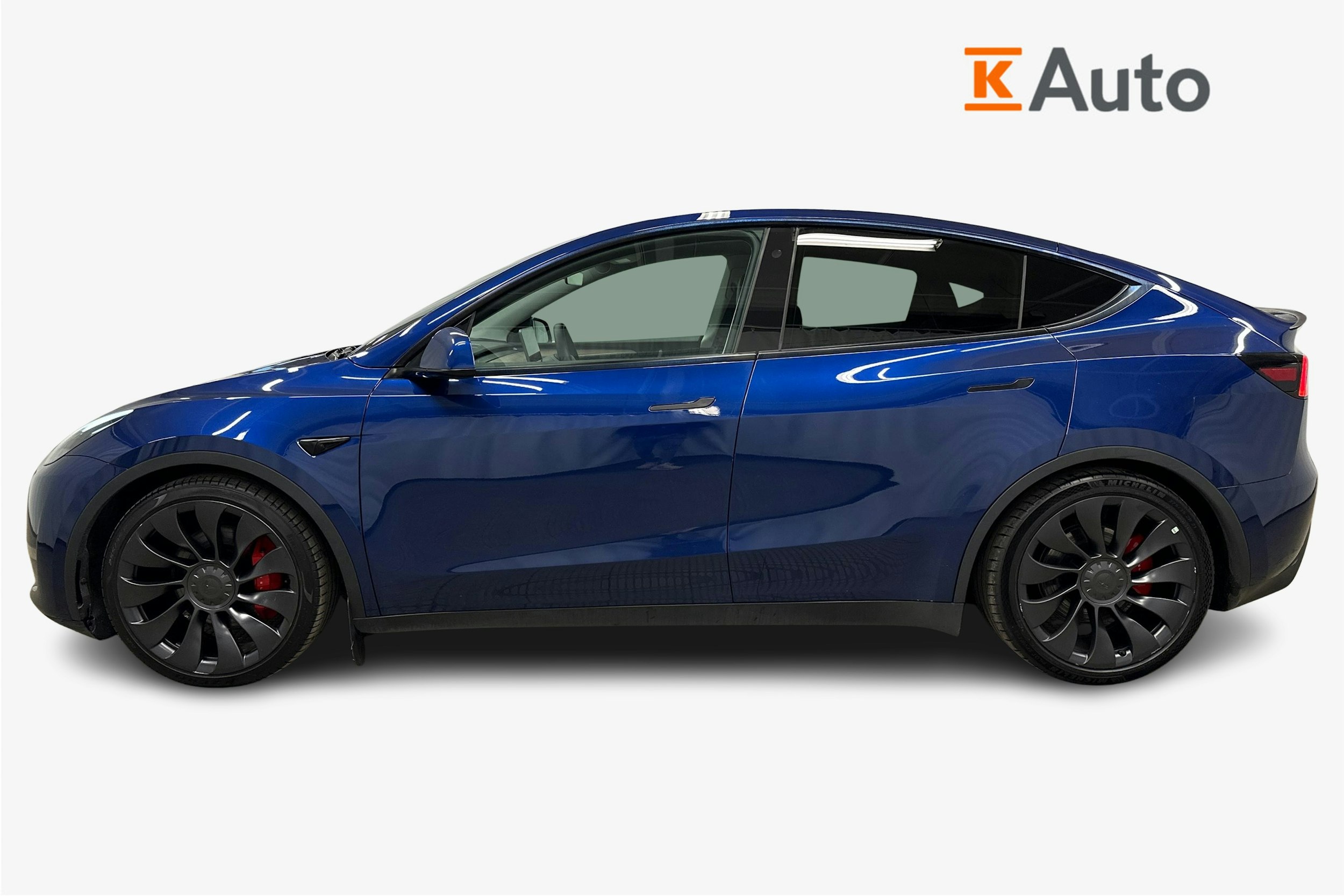 sininen Tesla Model Y 2023 kuva 6.