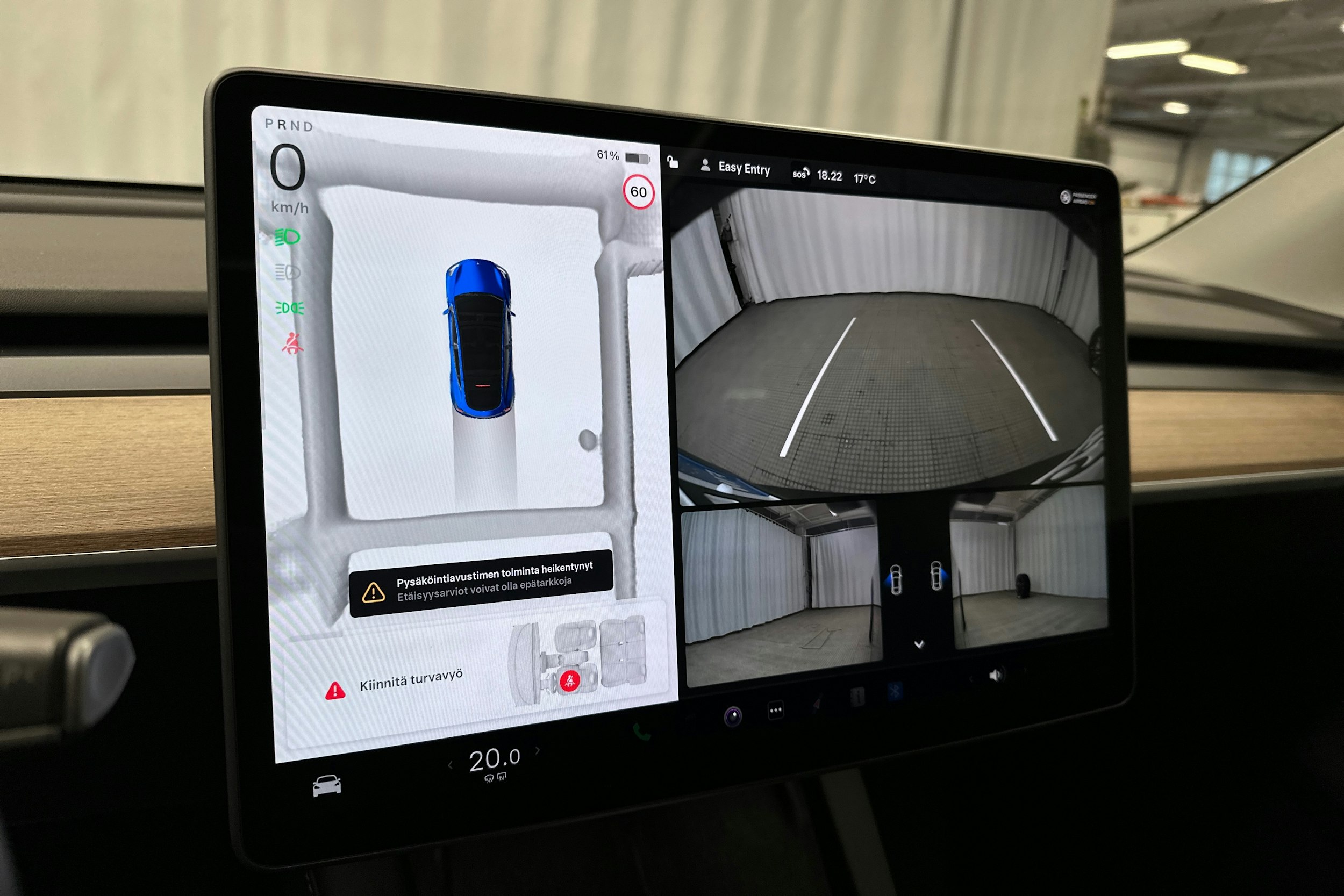 sininen Tesla Model Y 2023 kuva 14.