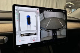 sininen Tesla Model Y 2023 kuva 14.