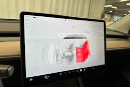 sininen Tesla Model Y 2023 kuva 16.