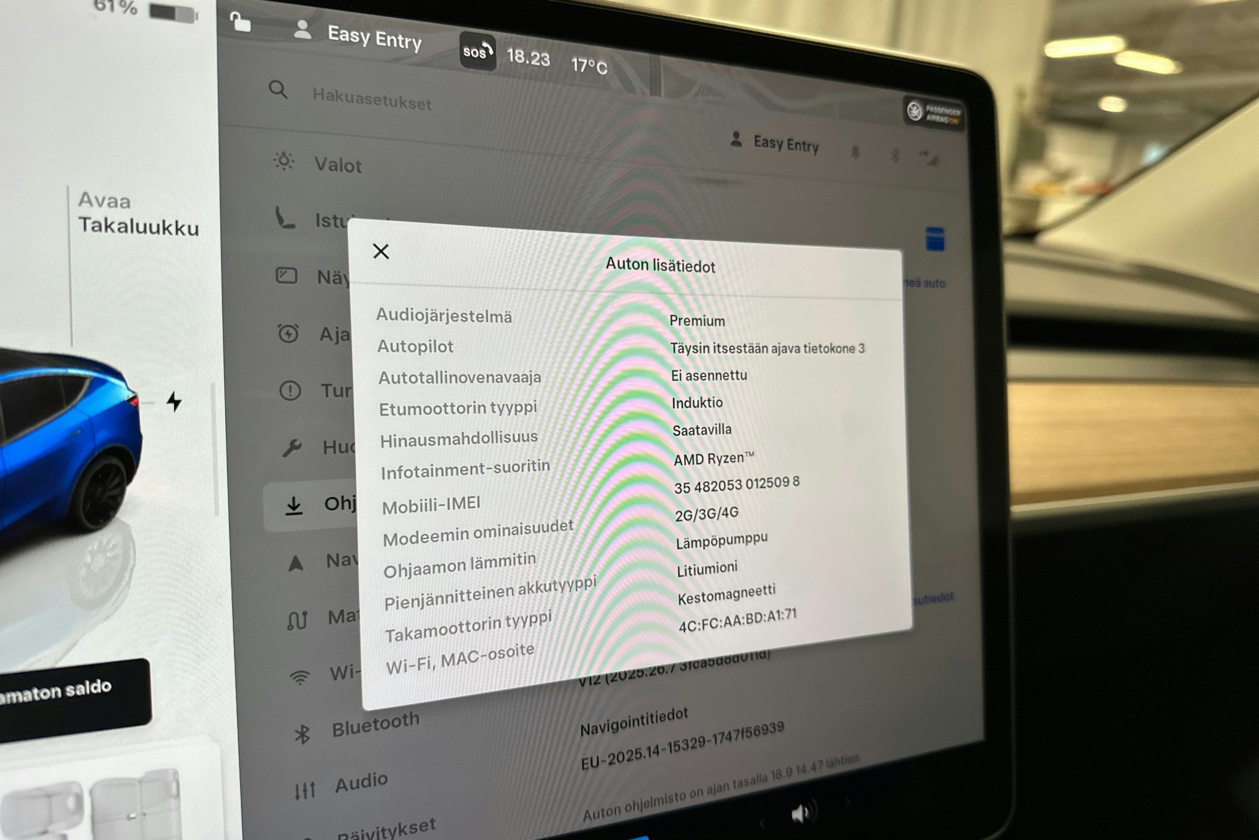 sininen Tesla Model Y 2023 kuva 19.