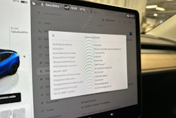 sininen Tesla Model Y 2023 kuva 19.