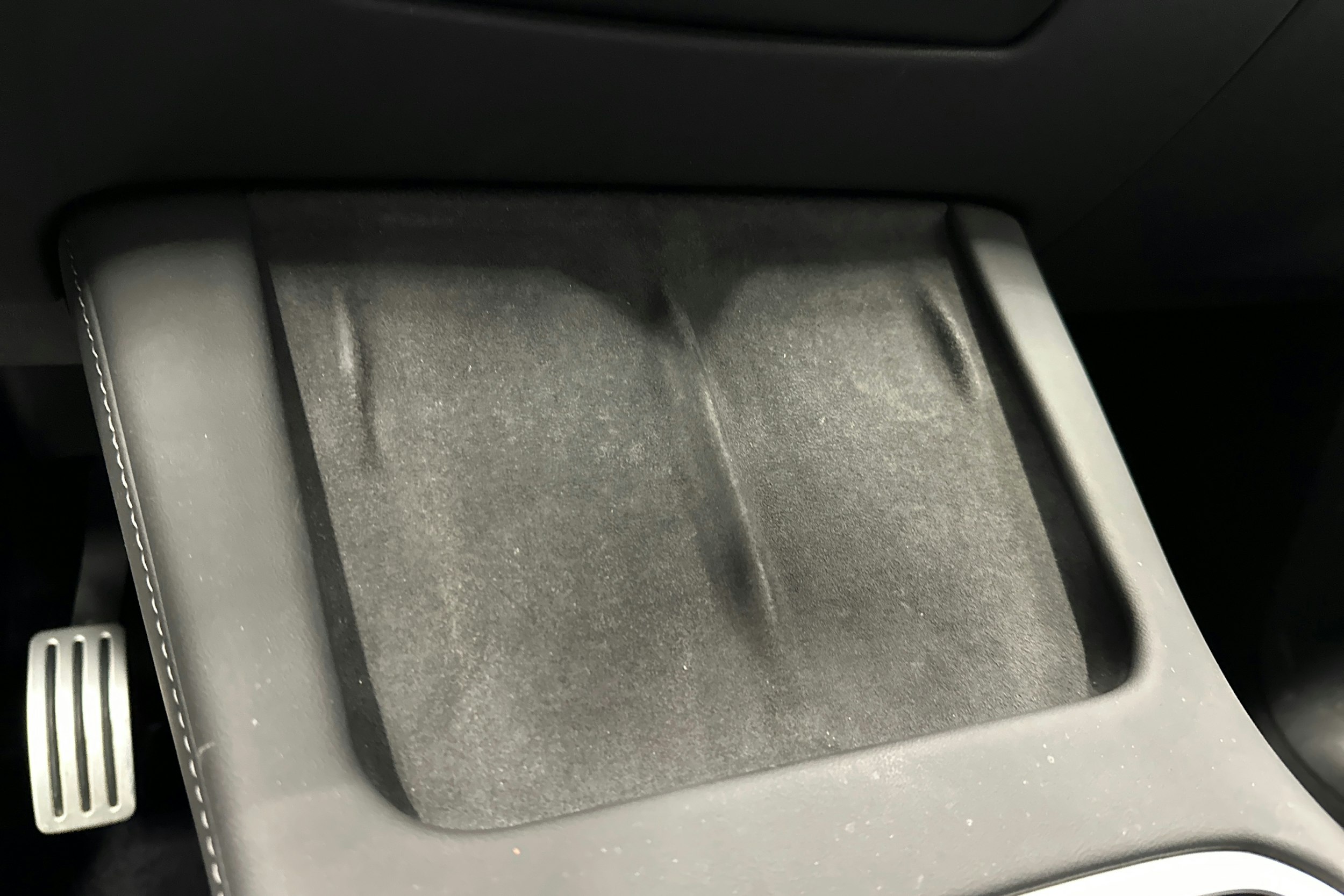 sininen Tesla Model Y 2023 kuva 21.