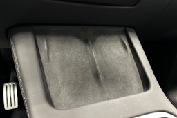 sininen Tesla Model Y 2023 kuva 21.