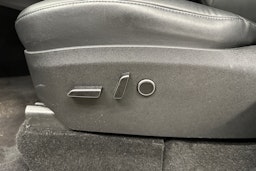 sininen Tesla Model Y 2023 kuva 24.