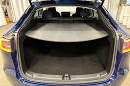 sininen Tesla Model Y 2023 kuva 26.